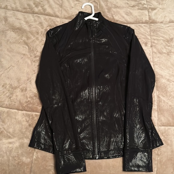 Lululemon - Picture 2 of 6